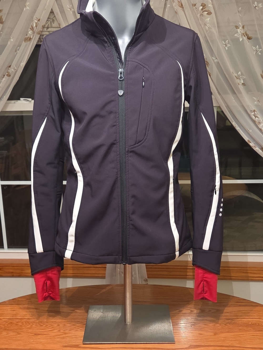 HYRA Women’s M Black/White Softshell Full Zip Ski Jacket w/ Zipped Pockets